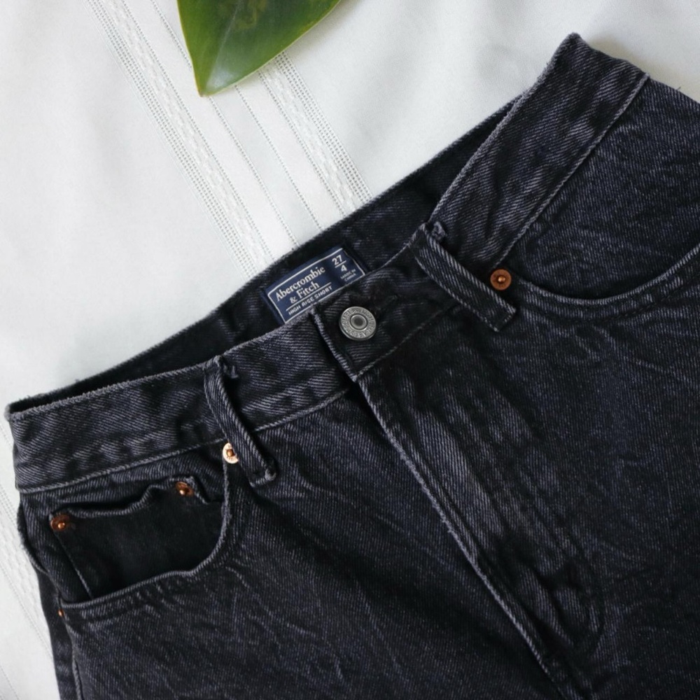 Abercrombie and Fitch black distressed High Rise Short - Picture 3 of 7